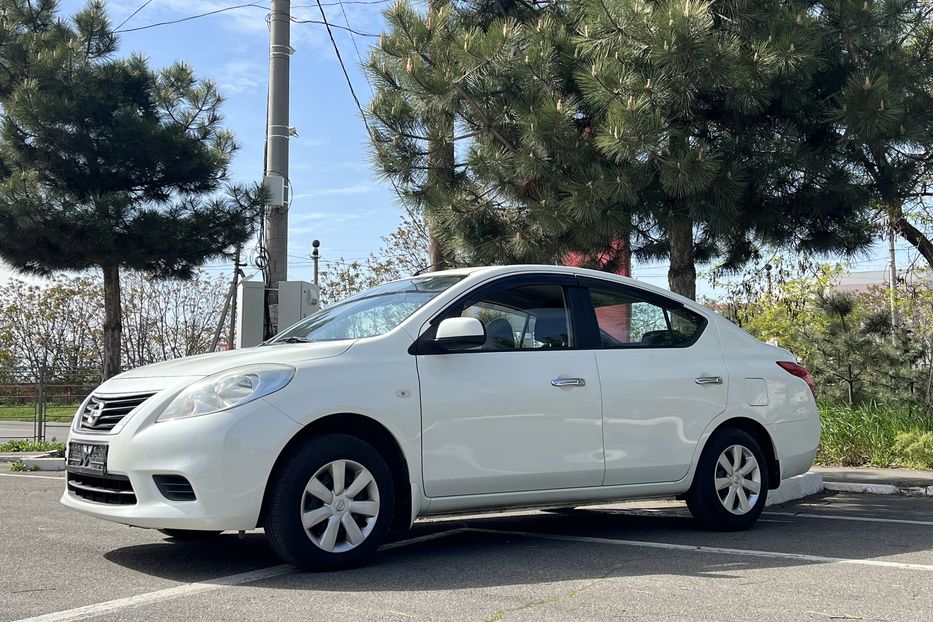 Продам Nissan Versa Automat 2012 года в Одессе