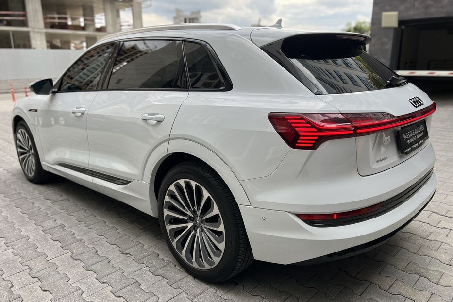 Продам Audi E-Tron MAX FULL 2019 года в Киеве
