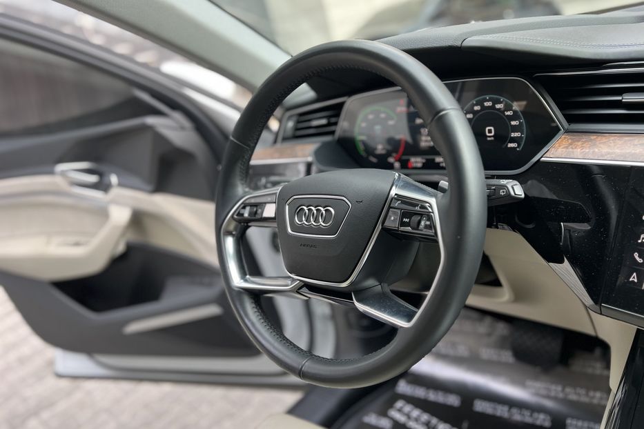 Продам Audi E-Tron MAX FULL 2019 года в Киеве