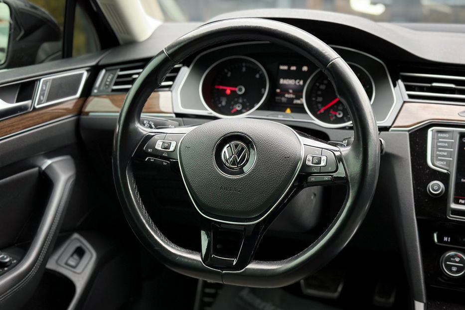 Продам Volkswagen Passat B8 Highline 2015 года в Черновцах