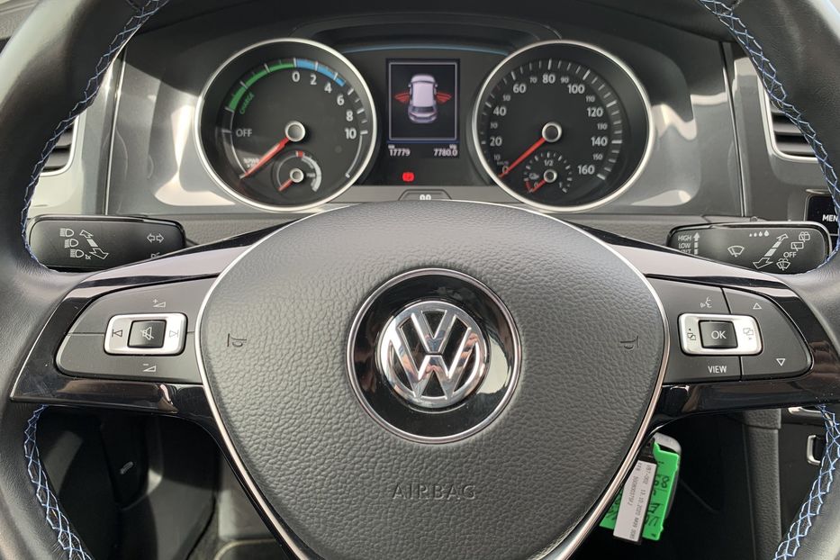 Продам Volkswagen e-Golf 35.8 kWh 100 кВт/136 к.с. 2020 года в Львове