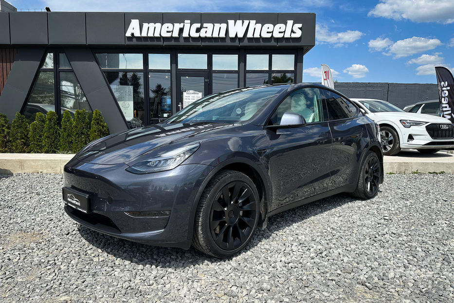 Продам Tesla Model Y LONG RANGE AWD 2021 года в Черновцах