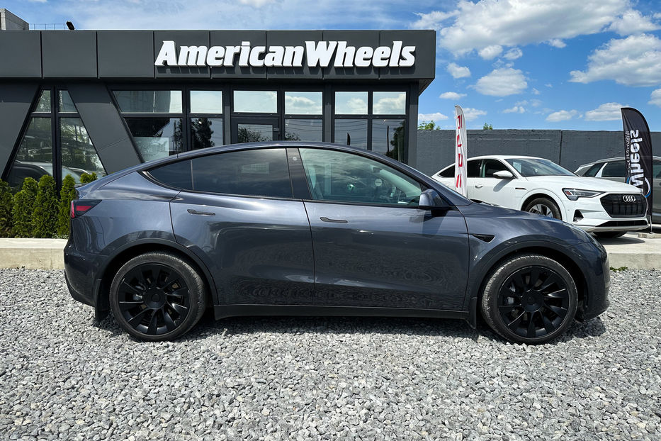 Продам Tesla Model Y LONG RANGE AWD 2021 года в Черновцах