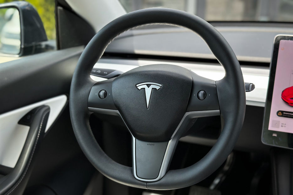 Продам Tesla Model Y LONG RANGE AWD 2021 года в Черновцах