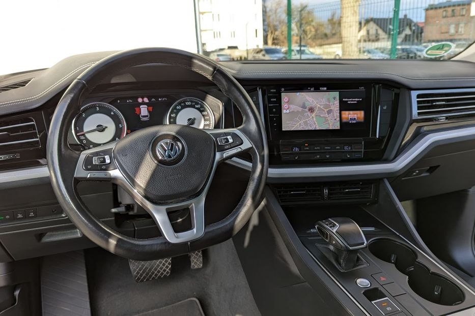 Продам Volkswagen Touareg  3.0 TDI SCR 210kW 2018 года в Львове