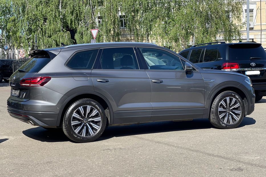 Продам Volkswagen Touareg 2020 года в Киеве