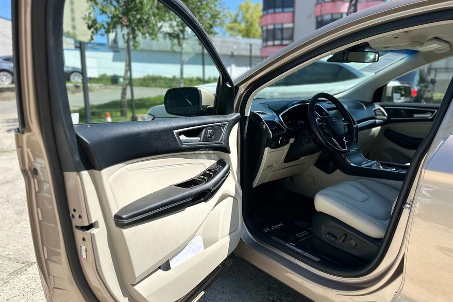 Продам Ford Edge Titanium 2020 года в Черновцах