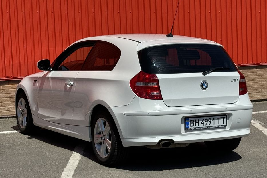 Продам BMW 118 2.0 benzin  2010 года в Одессе