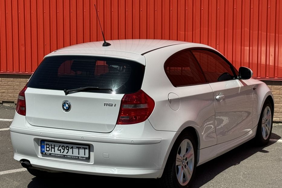 Продам BMW 118 2.0 benzin  2010 года в Одессе