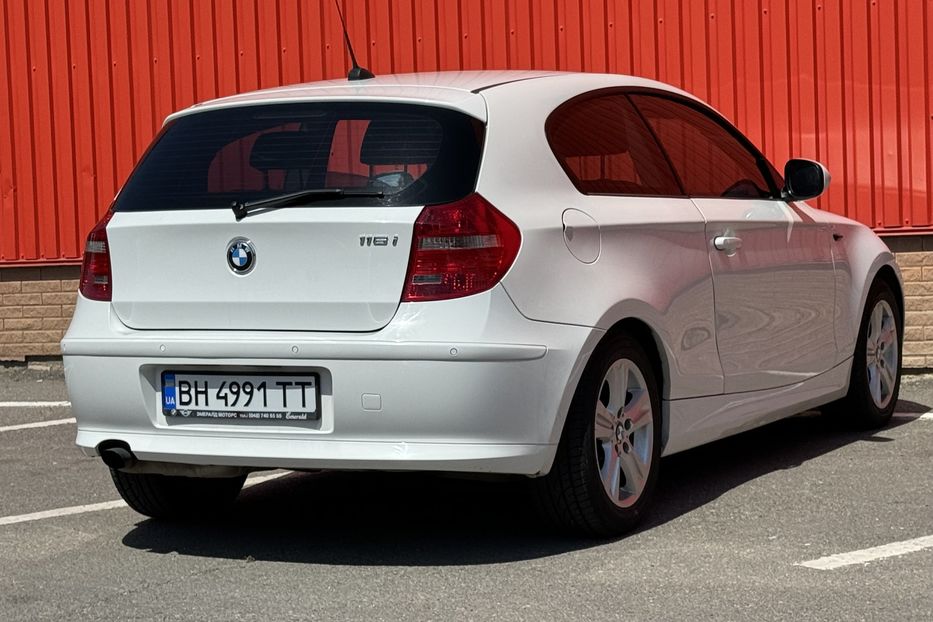 Продам BMW 118 2.0 benzin  2010 года в Одессе