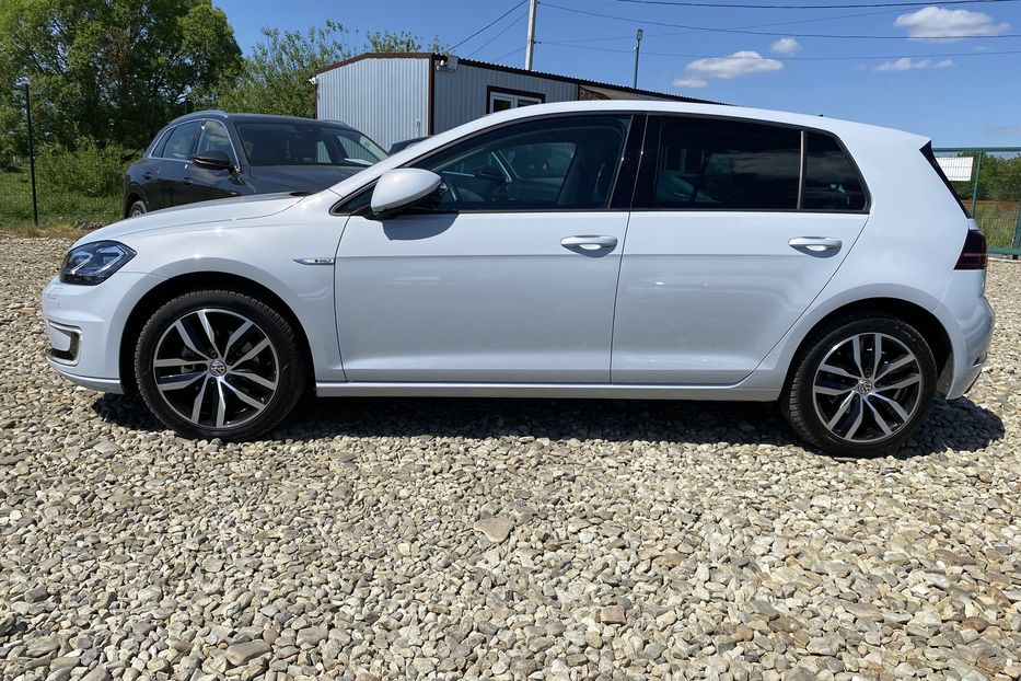 Продам Volkswagen e-Golf 35.8kWh FULL Макс.комплектація 2019 года в Львове