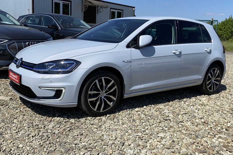 Продам Volkswagen e-Golf 35.8kWh FULL Макс.комплектація 2019 года в Львове