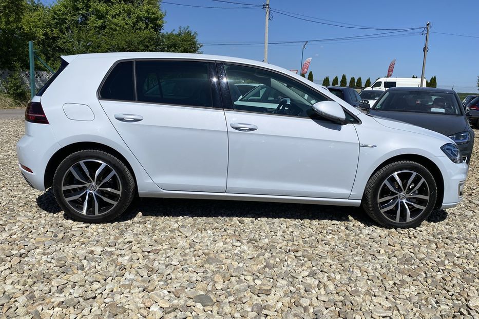 Продам Volkswagen e-Golf 35.8kWh FULL Макс.комплектація 2019 года в Львове