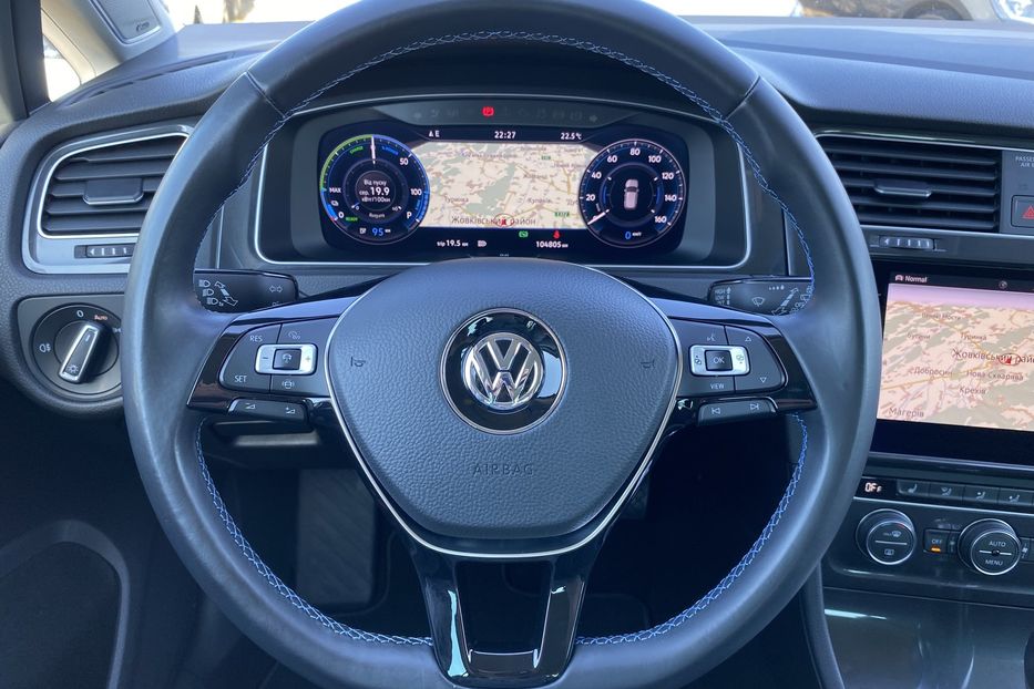 Продам Volkswagen e-Golf 35.8kWh FULL Макс.комплектація 2019 года в Львове