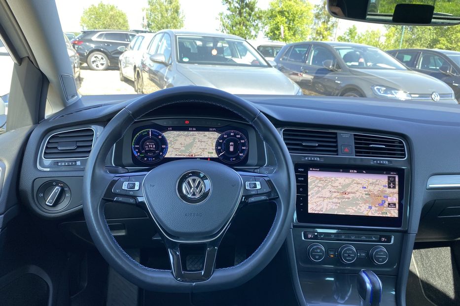 Продам Volkswagen e-Golf 35.8kWh FULL Макс.комплектація 2019 года в Львове