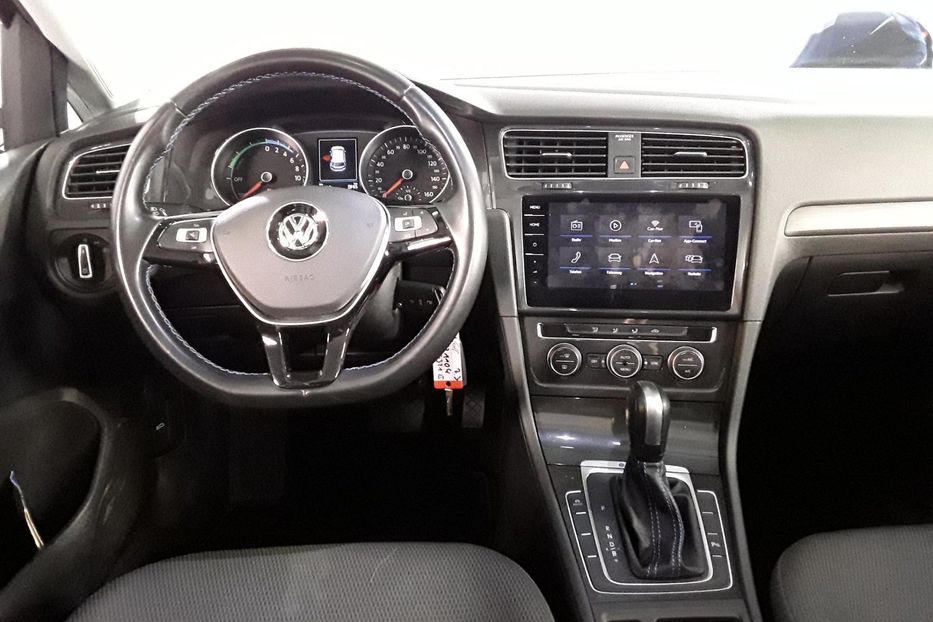 Продам Volkswagen e-Golf CCS NAVI KLIMA  2020 года в Львове