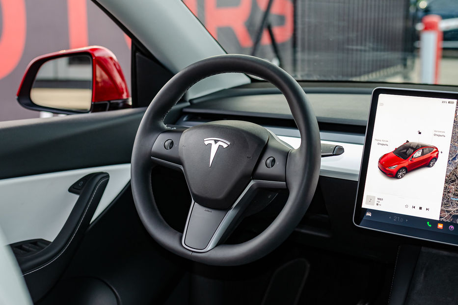 Продам Tesla Model Y Long Range Dual Motor 2021 года в Киеве