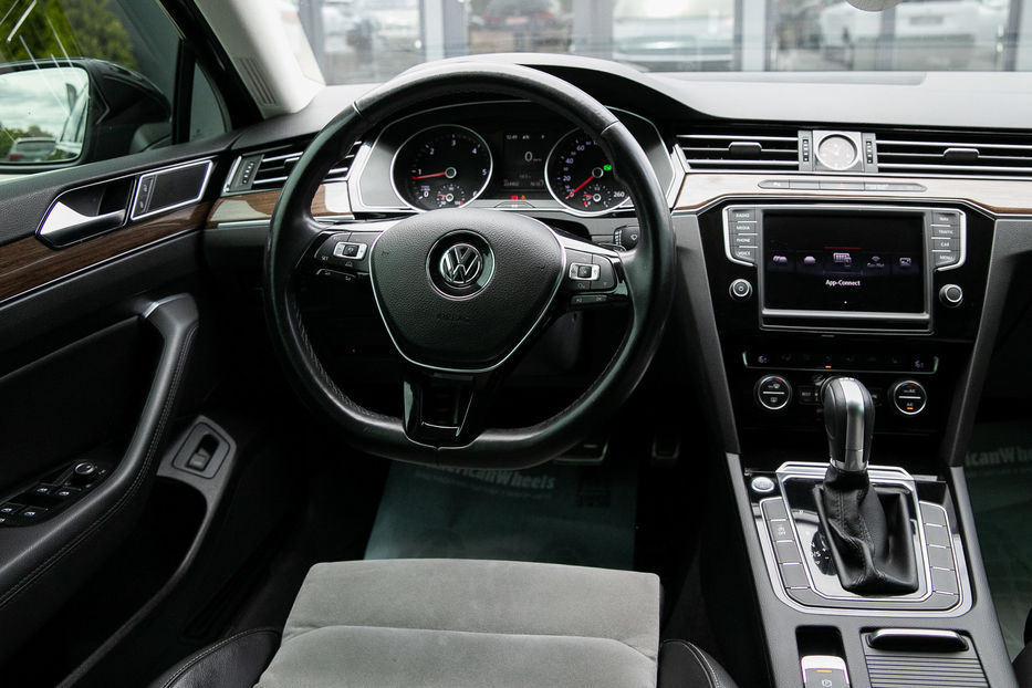 Продам Volkswagen Passat B8 Highline 2015 года в Черновцах