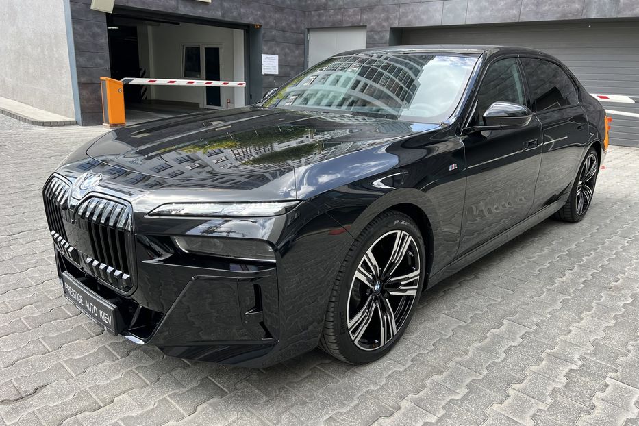 Продам BMW 740 INDIVIDUAL MAX FULL 2023 года в Киеве