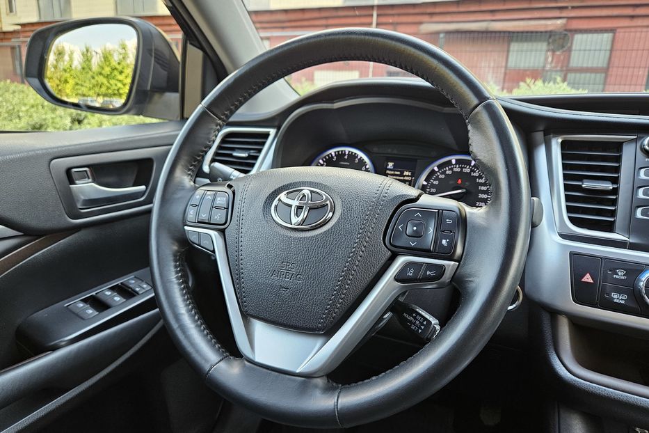 Продам Toyota Highlander XLE 2018 года в Киеве