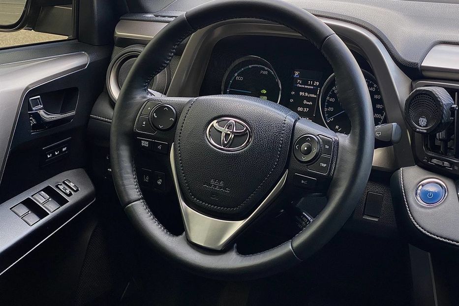 Продам Toyota Rav 4 2018 года в Днепре