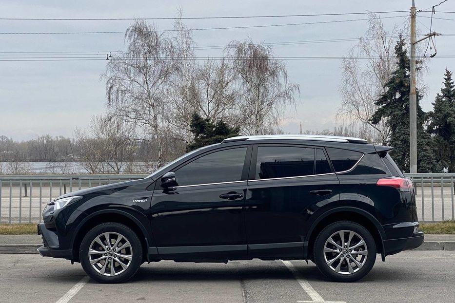 Продам Toyota Rav 4 2018 года в Днепре