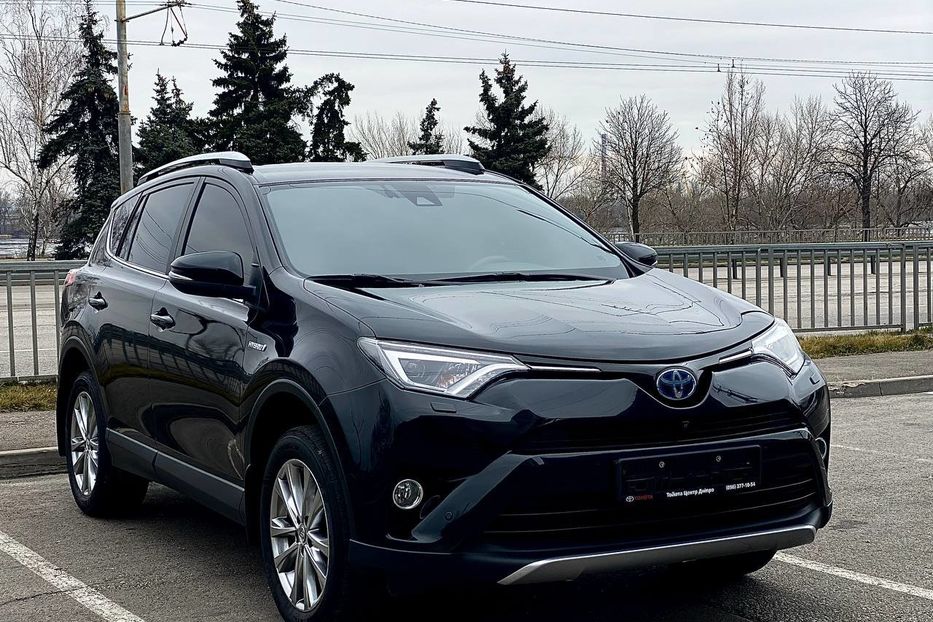 Продам Toyota Rav 4 2018 года в Днепре