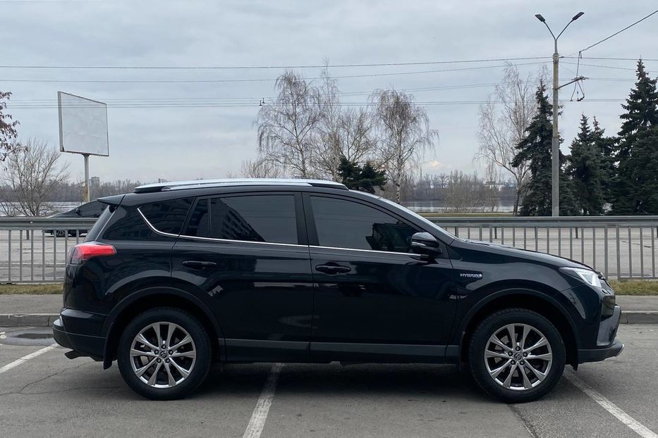 Продам Toyota Rav 4 2018 года в Днепре