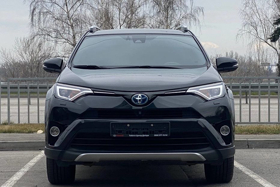 Продам Toyota Rav 4 2018 года в Днепре