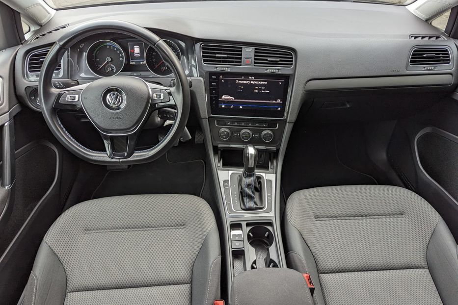 Продам Volkswagen e-Golf CCS NAVI KLIMA LED  2019 года в Львове