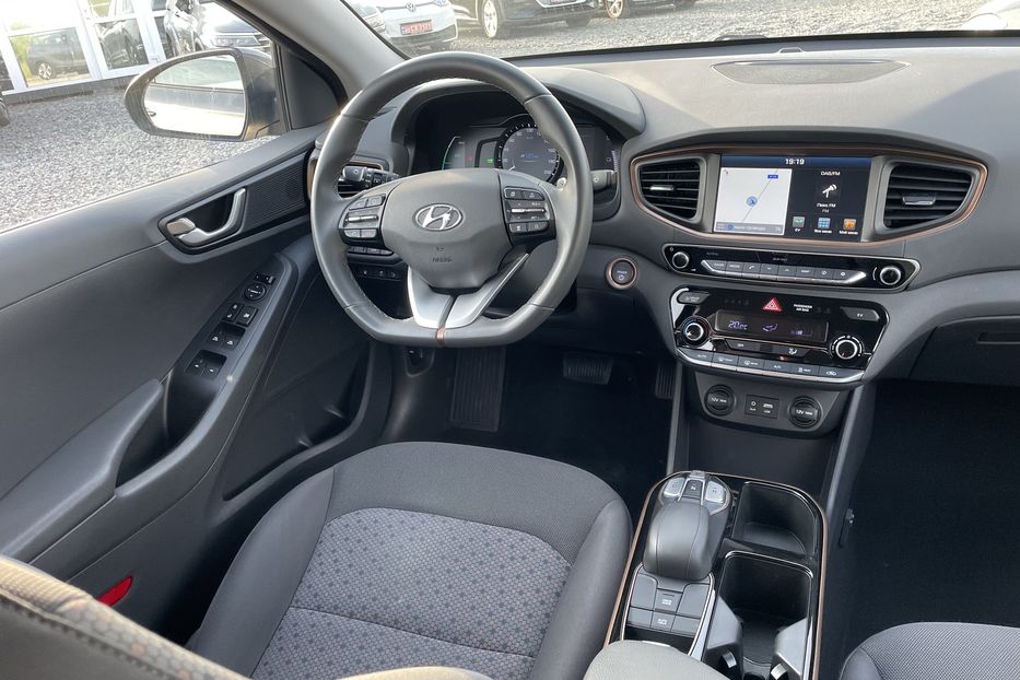 Продам Hyundai Ioniq XZ976N 2019 года в Львове