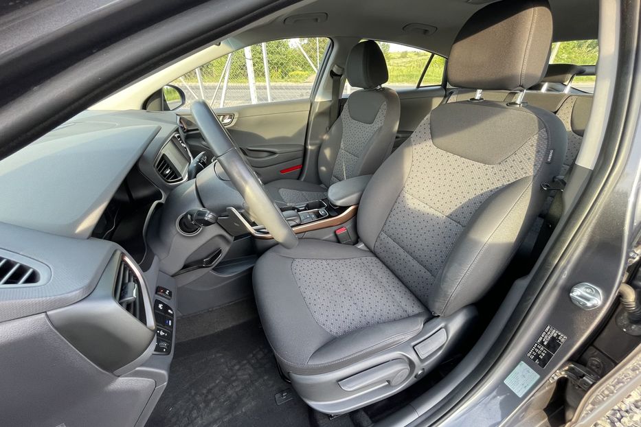 Продам Hyundai Ioniq XZ976N 2019 года в Львове