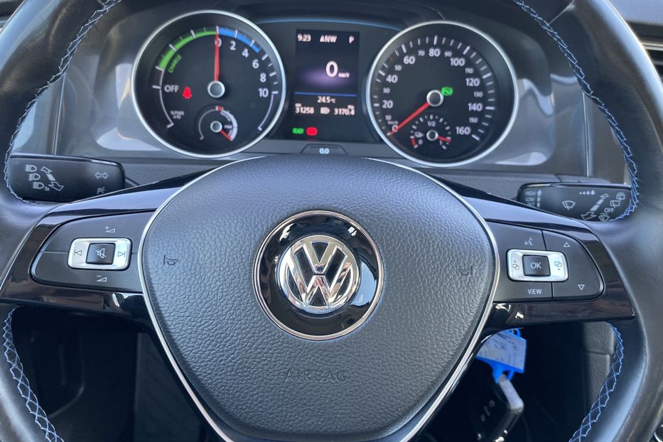 Продам Volkswagen e-Golf 35.8 kWh 100кВт/136 к.с.КОЛЕСА 2019 года в Львове