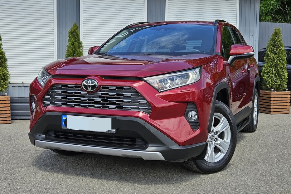 Продам Toyota Rav 4 Lounge 2021 года в Киеве