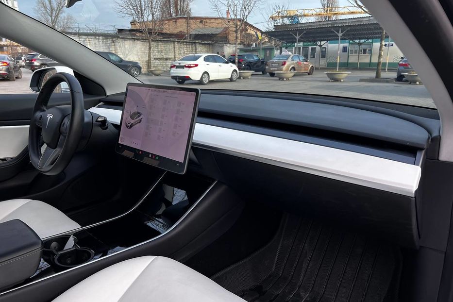 Продам Tesla Model 3 2019 года в Днепре