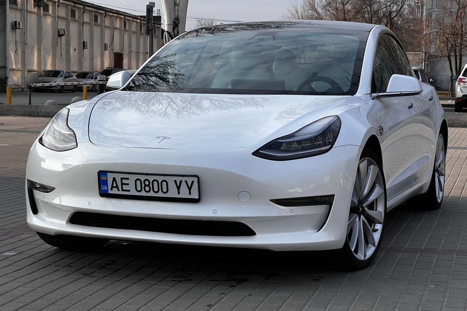 Продам Tesla Model 3 2019 года в Днепре