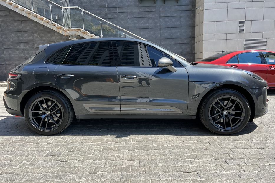 Продам Porsche Macan T 2022 года в Киеве