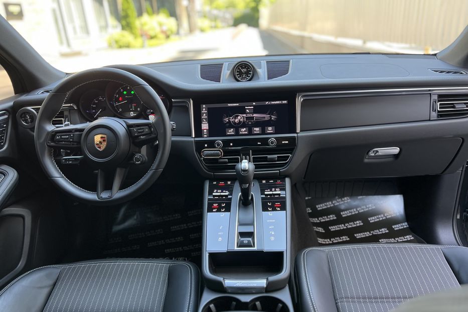 Продам Porsche Macan T 2022 года в Киеве