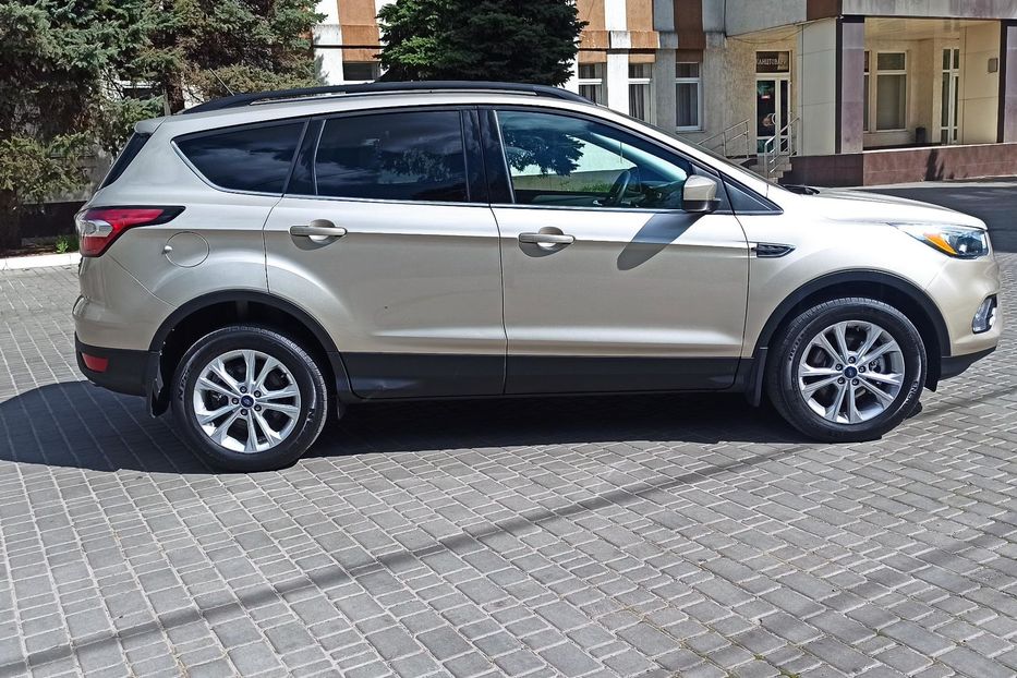 Продам Ford Escape титаниум 2017 года в Одессе