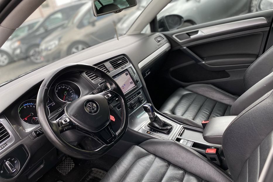 Продам Volkswagen e-Golf 2015 года в Луцке