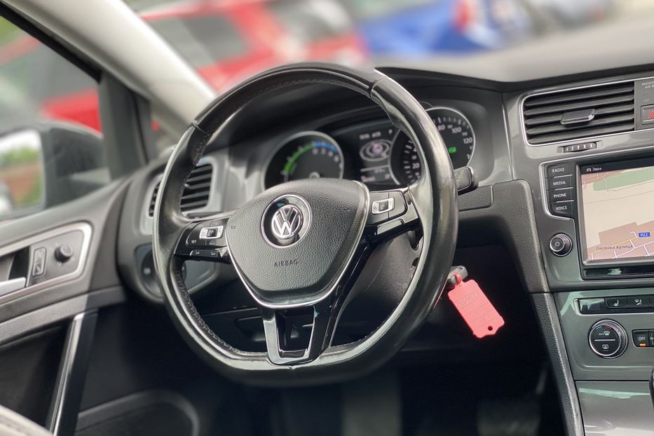 Продам Volkswagen e-Golf 2015 года в Луцке