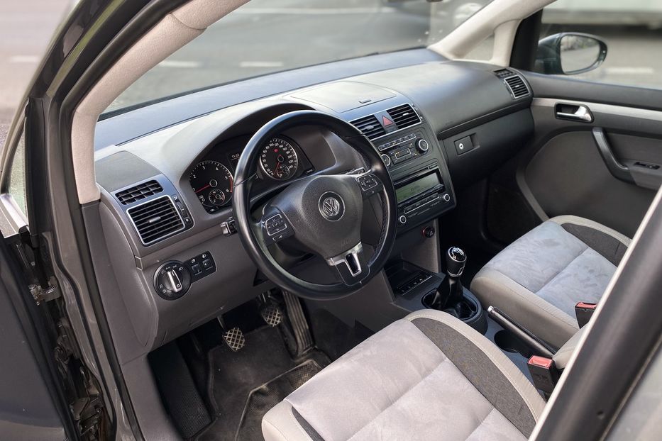 Продам Volkswagen Touran 7 місць 2011 года в Луцке