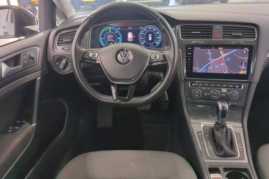 Продам Volkswagen e-Golf 2019 года в Луцке