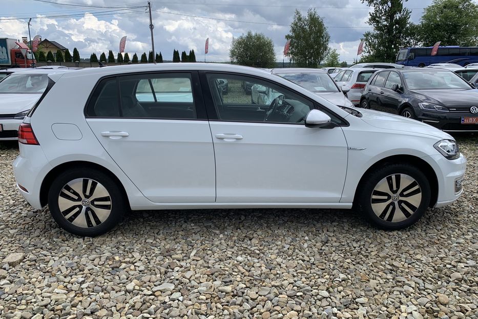 Продам Volkswagen e-Golf 35.8 kWh 100кВт/136 к.с. 2020 года в Львове