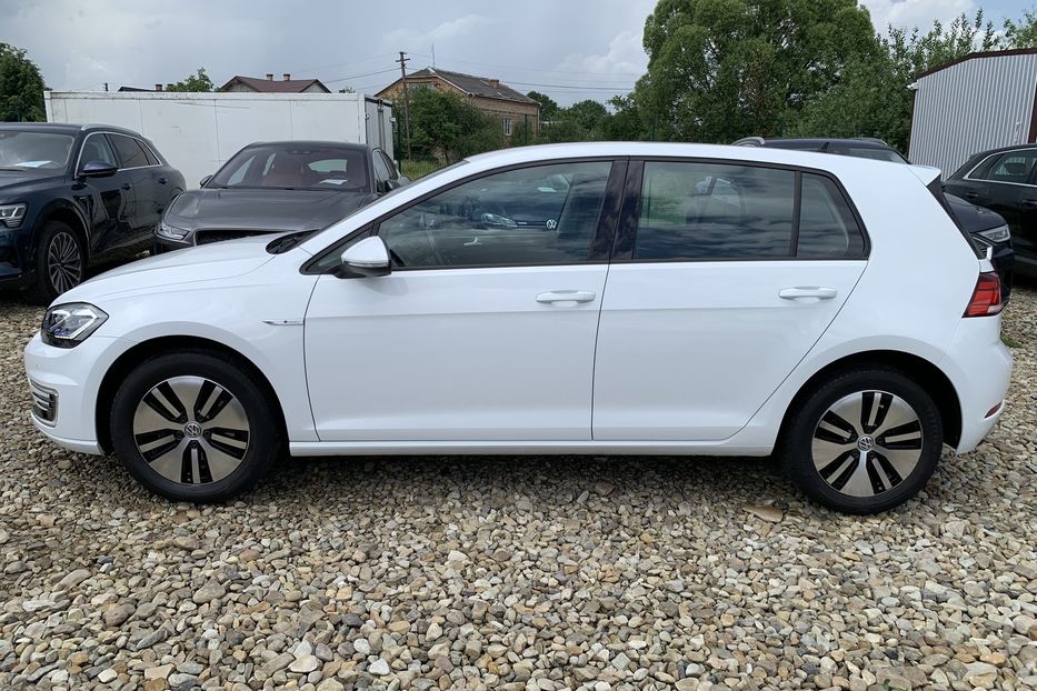 Продам Volkswagen e-Golf 35.8 kWh 100кВт/136 к.с. 2020 года в Львове