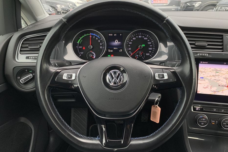 Продам Volkswagen e-Golf 35.8 kWh 100кВт/136 к.с. 2020 года в Львове