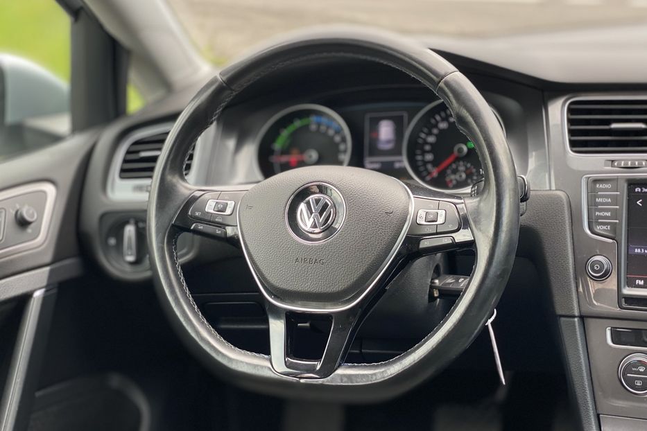 Продам Volkswagen e-Golf 2014 года в Луцке