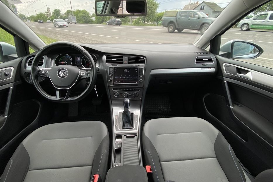 Продам Volkswagen e-Golf 2014 года в Луцке