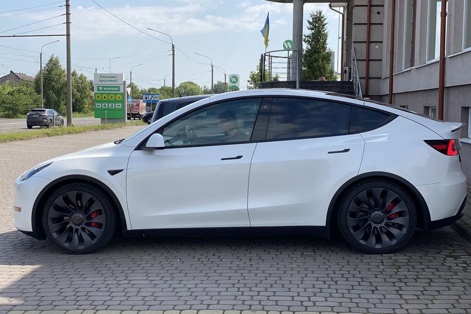 Продам Tesla Model Y Performance 2021 года в Луцке