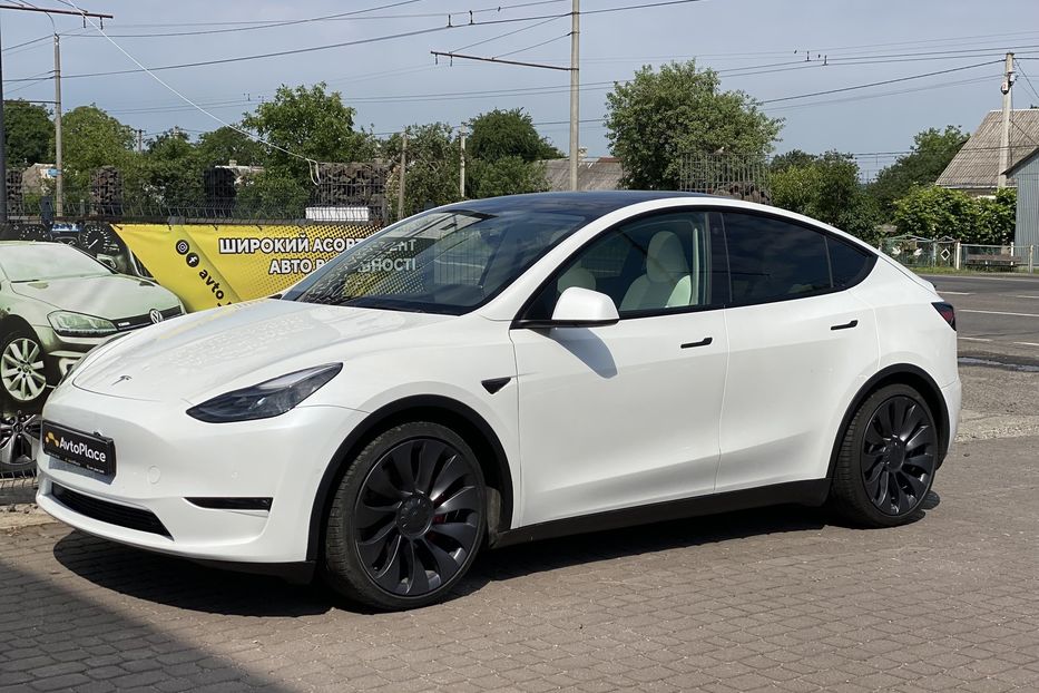 Продам Tesla Model Y Performance 2021 года в Луцке